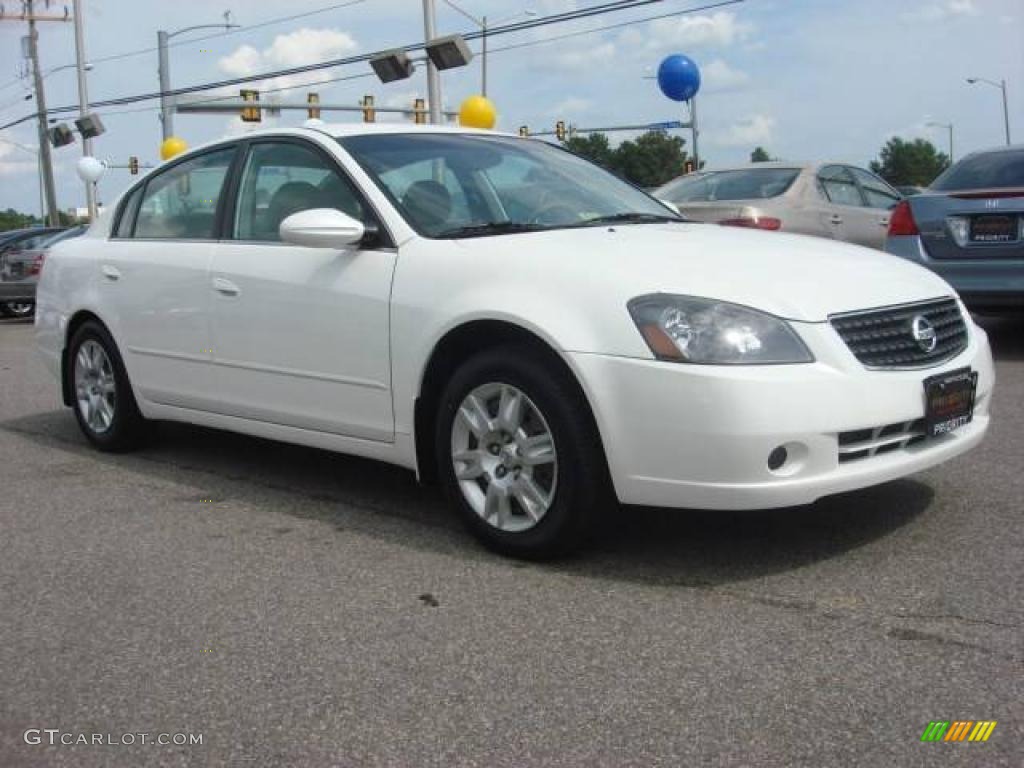 2005 Altima 2.5 S - Satin White Pearl / Blond photo #7
