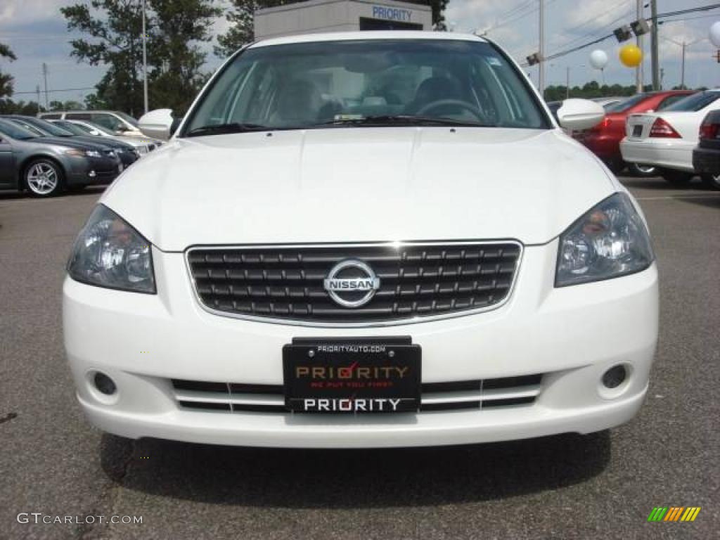 2005 Altima 2.5 S - Satin White Pearl / Blond photo #8
