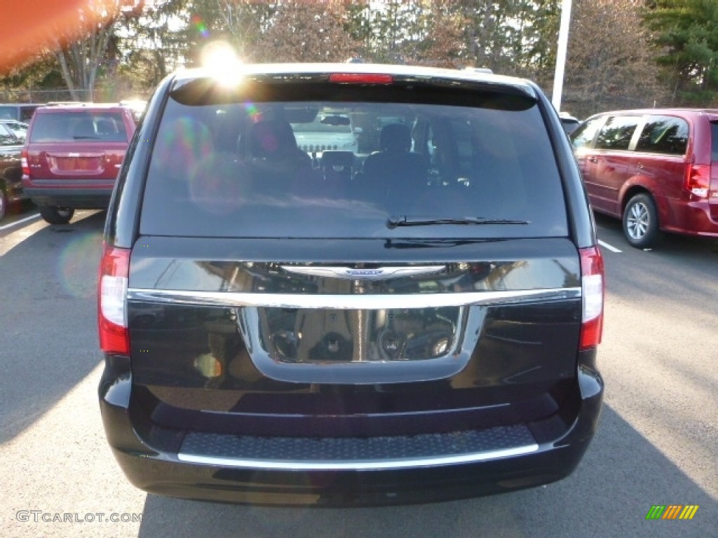 2016 Town & Country Touring - Brilliant Black Crystal Pearl / Black/Light Graystone photo #4