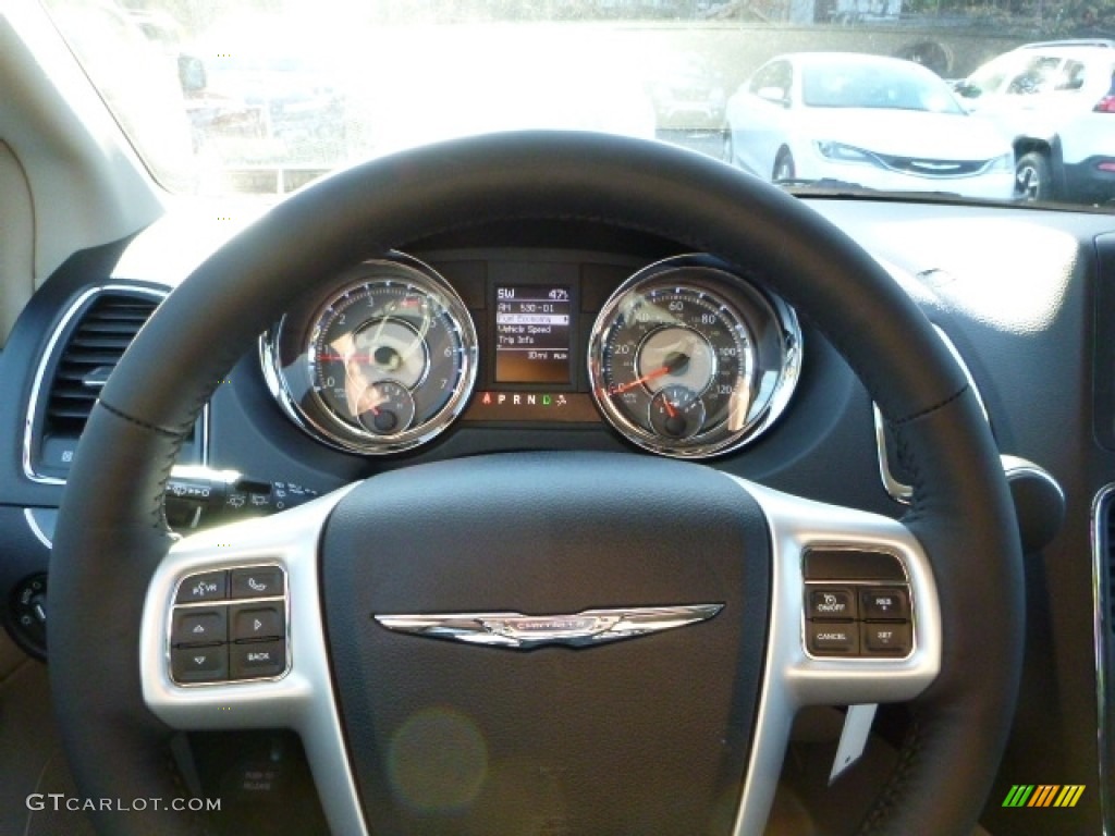 2016 Town & Country Touring - Brilliant Black Crystal Pearl / Black/Light Graystone photo #17