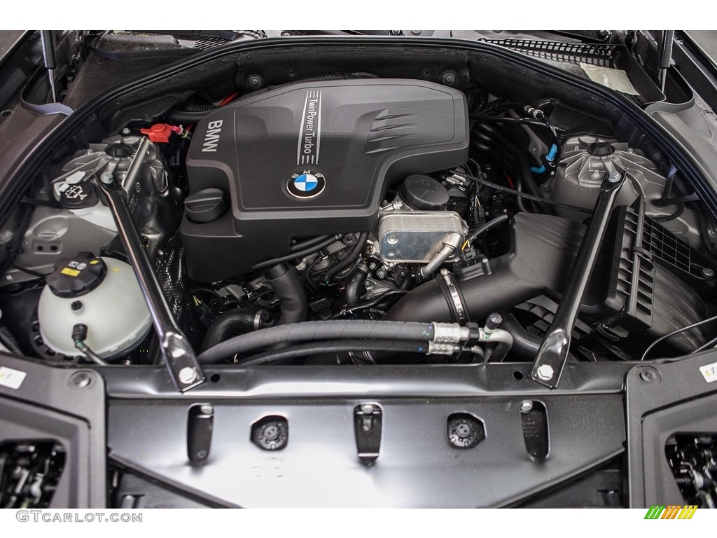 2016 BMW 5 Series 528i Sedan Engine Photos
