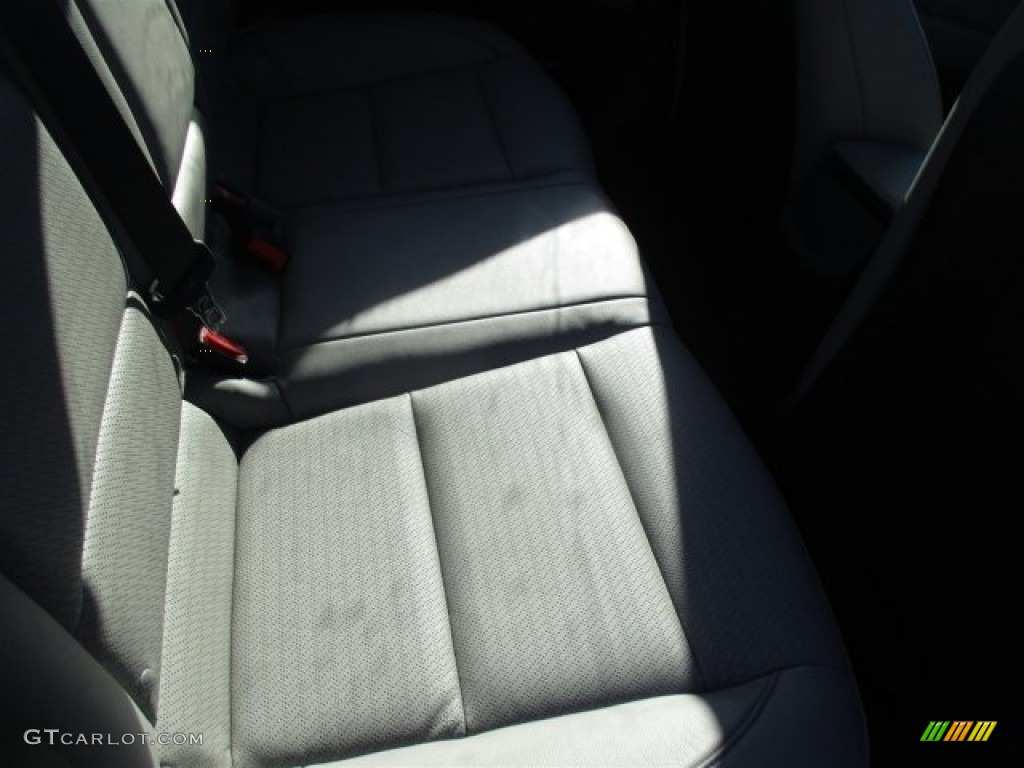 2017 Elantra Limited - Silver / Gray photo #14