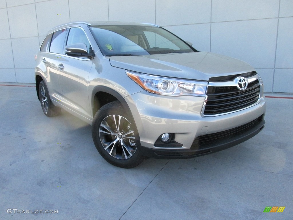 2016 Highlander XLE - Creme Brulee Mica / Almond photo #1