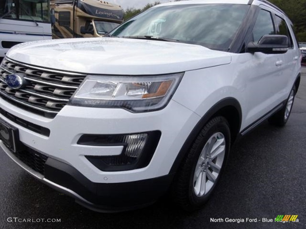 2016 Explorer XLT - Oxford White / Medium Light Camel photo #34