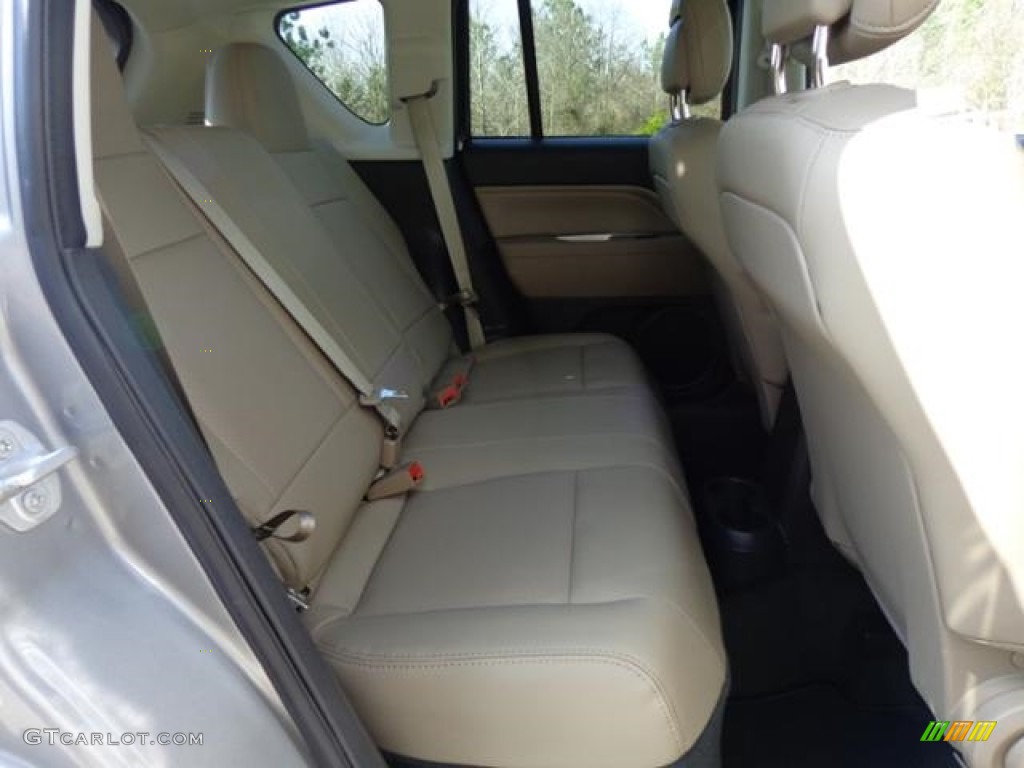 2016 Compass High Altitude - Billet Silver Metallic / Light Pebble Beige/Dark Slate Gray photo #20