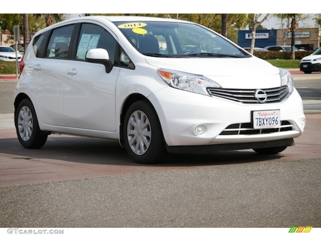 2014 Versa Note SV - Aspen White / Charcoal photo #1