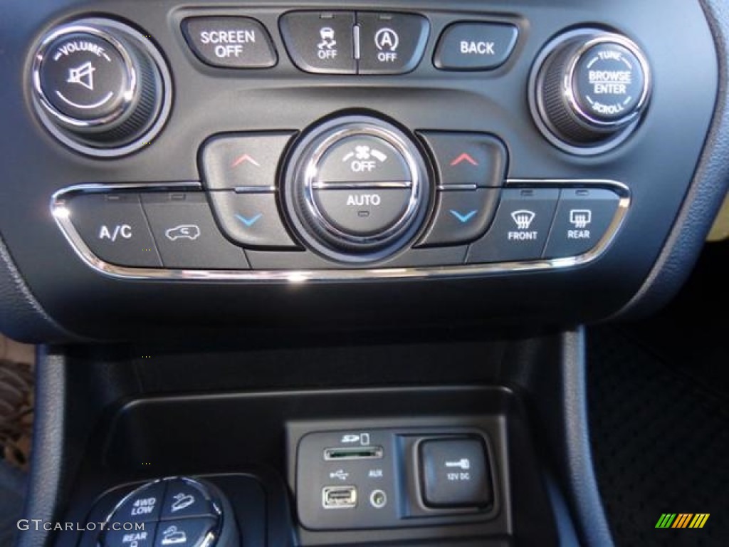 2016 Cherokee Trailhawk 4x4 - Deep Cherry Red Crystal Pearl / Black photo #15