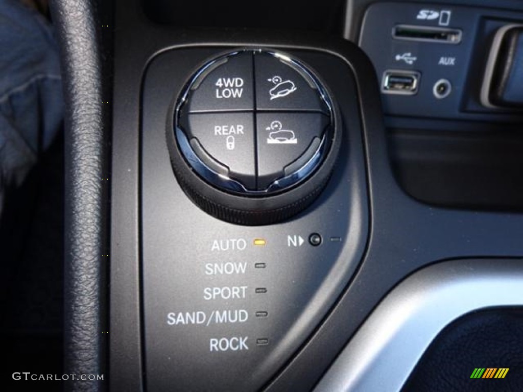 2016 Cherokee Trailhawk 4x4 - Deep Cherry Red Crystal Pearl / Black photo #17