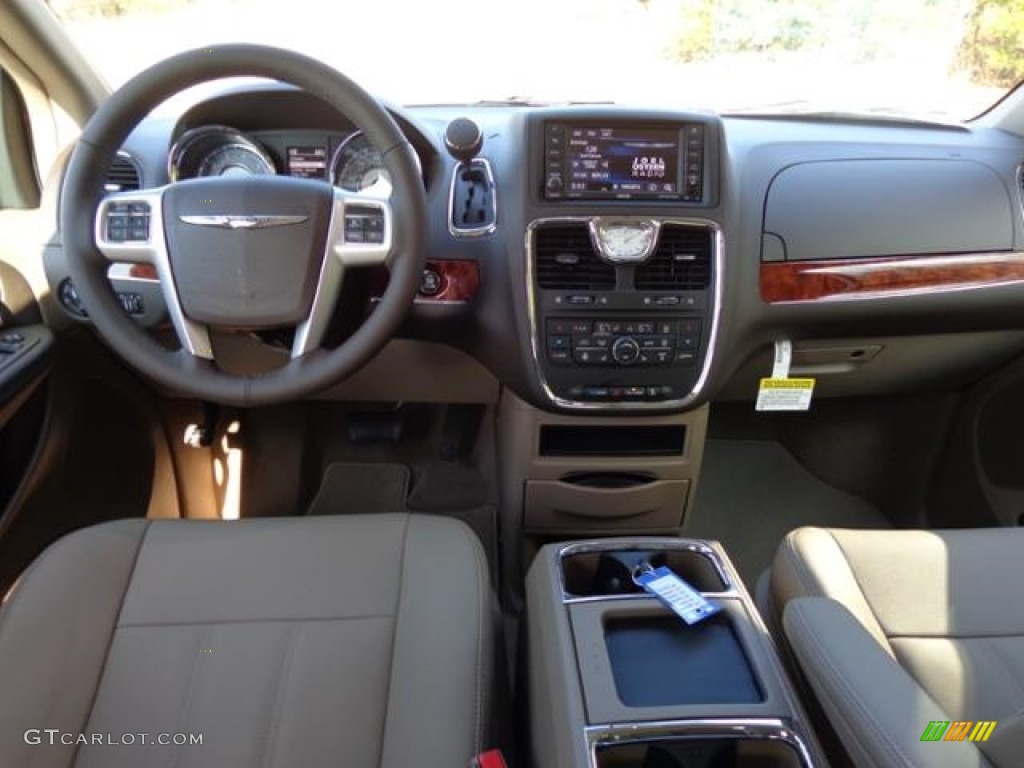 2016 Town & Country Touring - Cashmere/Sandstone Pearl / Dark Frost Beige/Medium Frost Beige photo #20