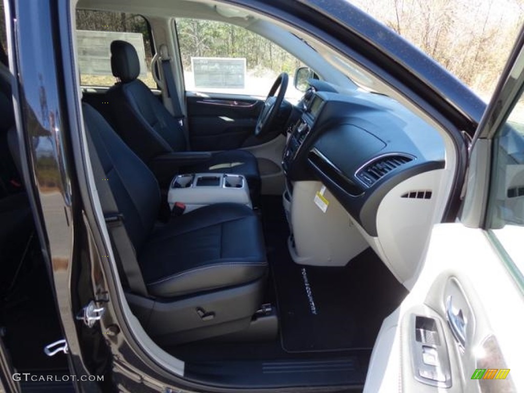 2015 Town & Country Touring-L - Mocha Java Pearl / Black/Light Graystone photo #26