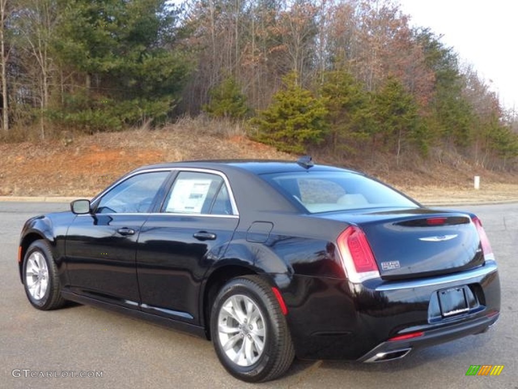 2015 300 Limited - Phantom Black Tri-Coat Pearl / Black/Linen photo #5