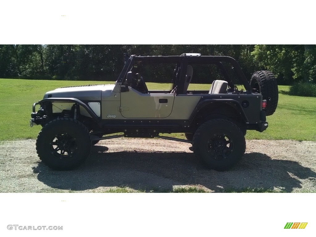 2005 Wrangler Unlimited 4x4 - Light Khaki Metallic / Khaki photo #2