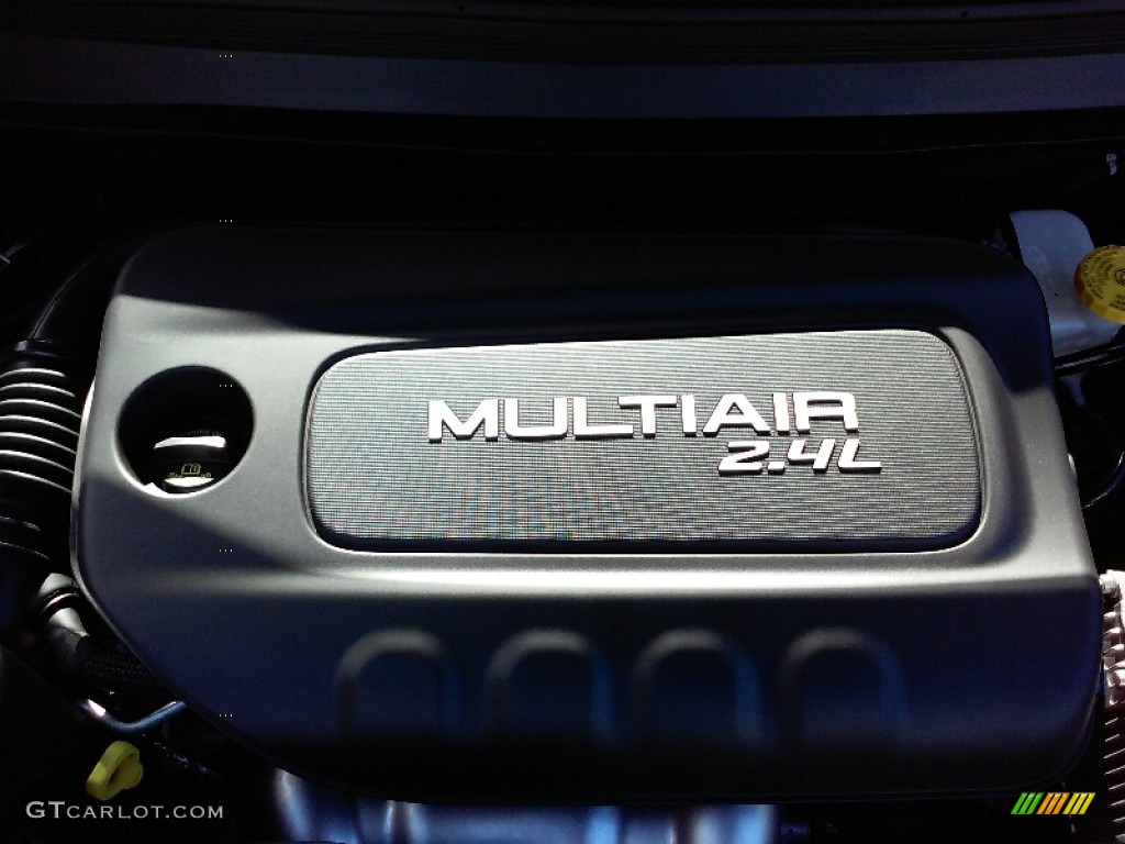2016 Jeep Cherokee Trailhawk 4x4 Engine Photos