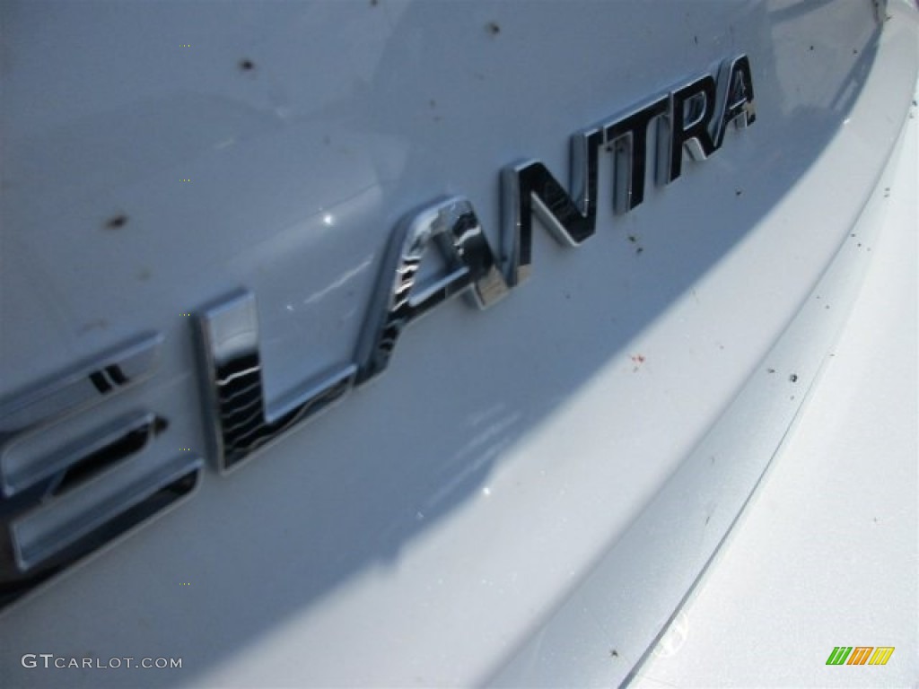2017 Elantra SE - White / Gray photo #5