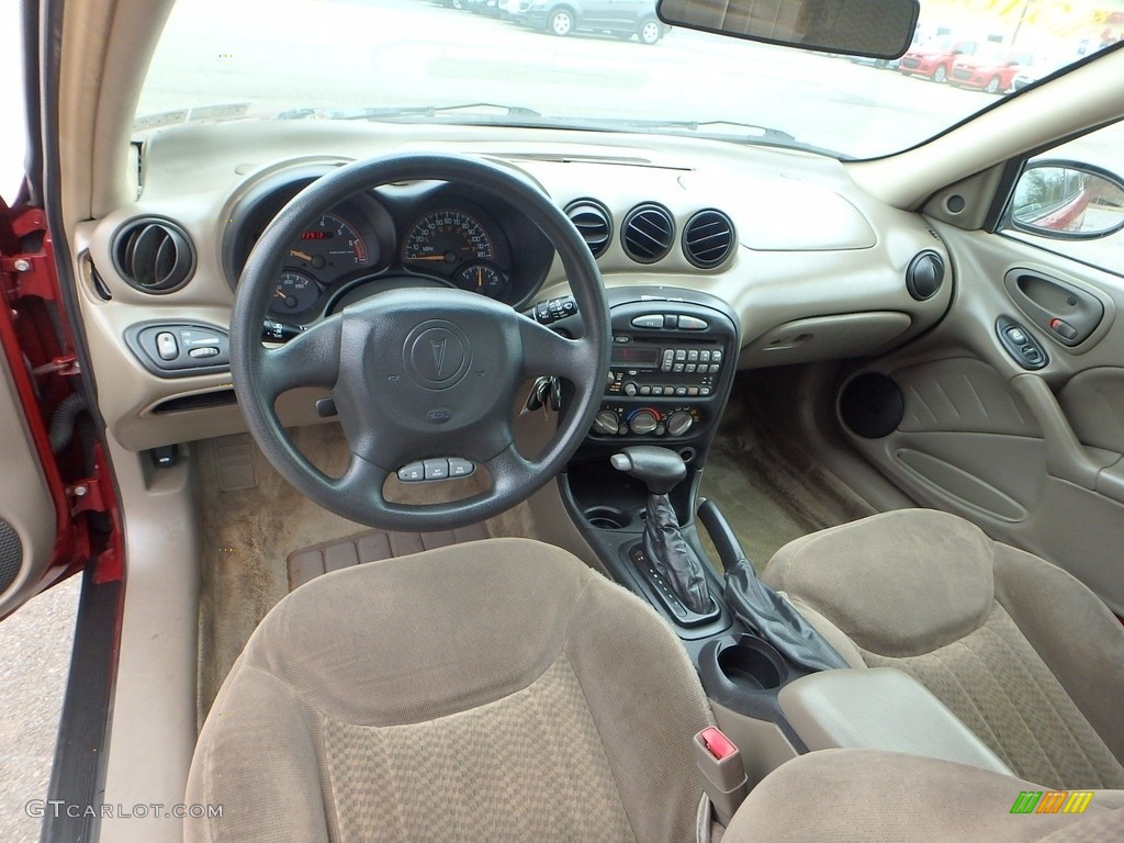 2002 Grand Am SE Sedan - Redfire Metallic / Dark Taupe photo #10