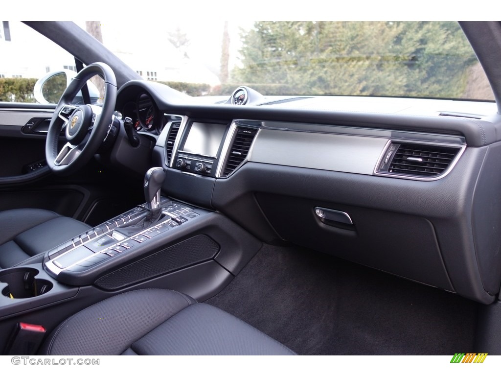 2016 Porsche Macan Turbo Black Dashboard Photo #111283516