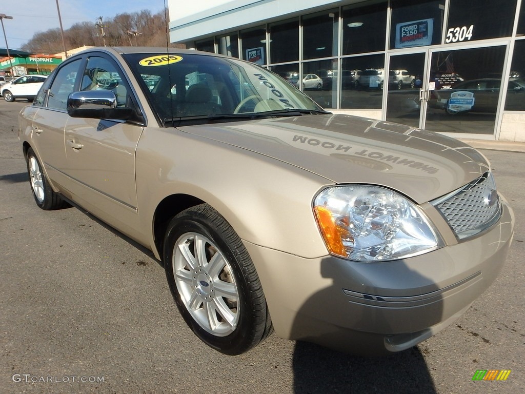 2005 Five Hundred Limited AWD - Pueblo Gold Metallic / Pebble Beige photo #2