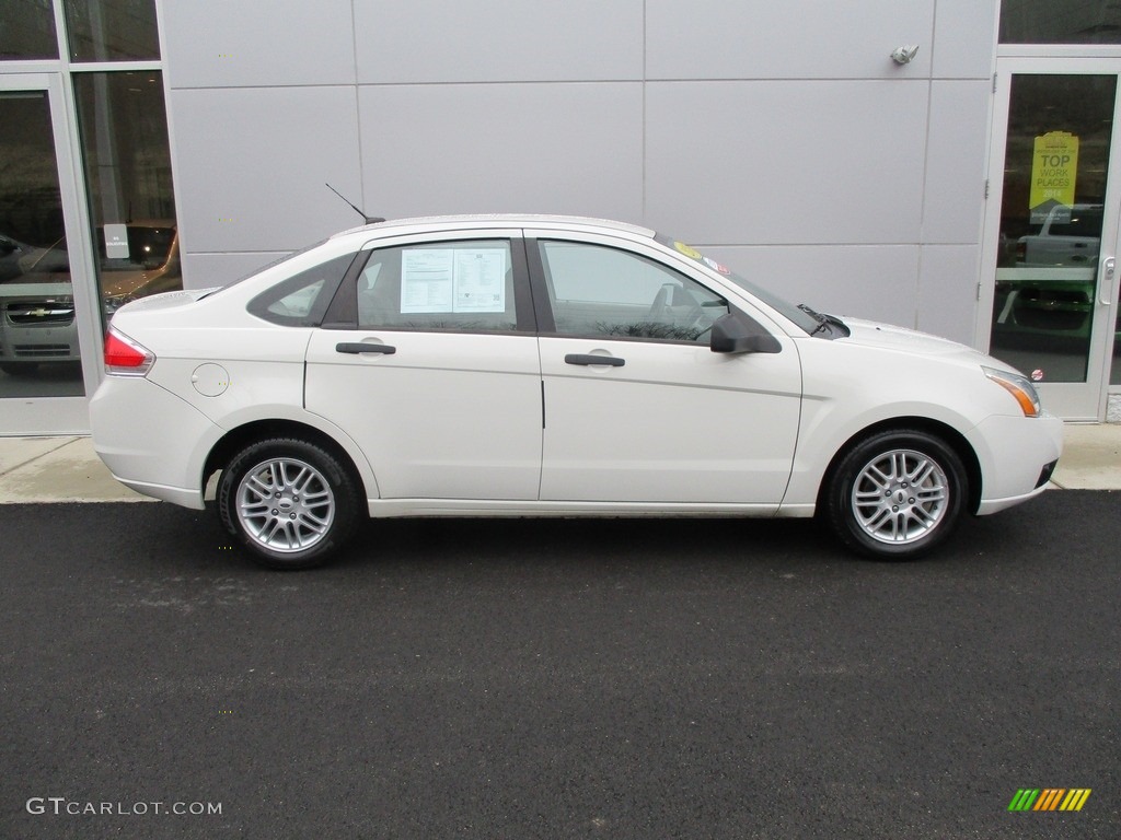 2009 Focus SE Sedan - White Suede / Medium Stone photo #2