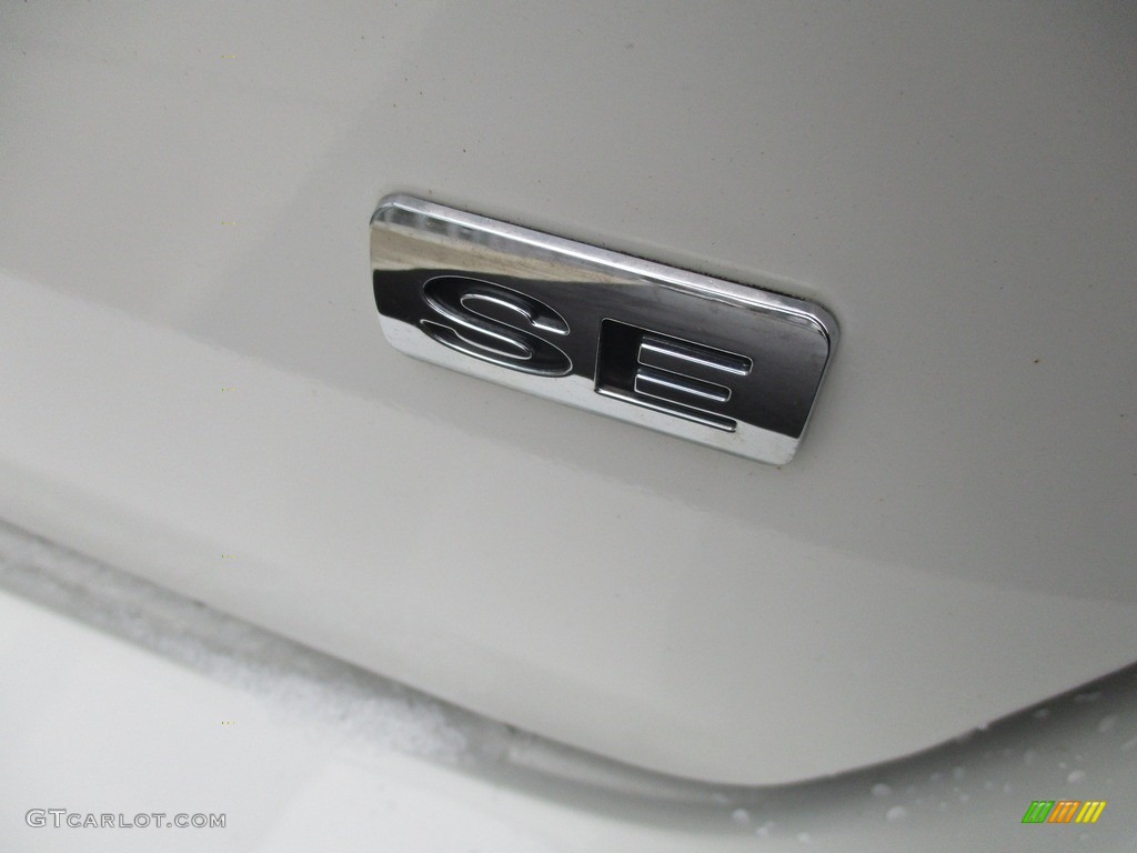 2009 Focus SE Sedan - White Suede / Medium Stone photo #5