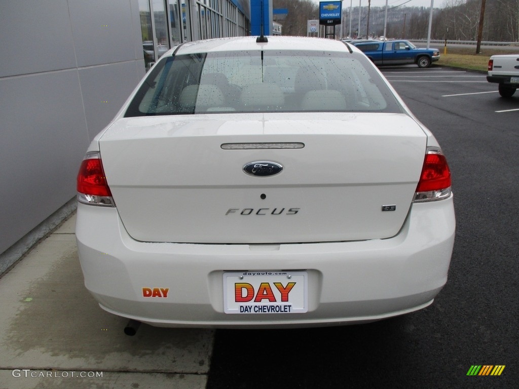 2009 Focus SE Sedan - White Suede / Medium Stone photo #6
