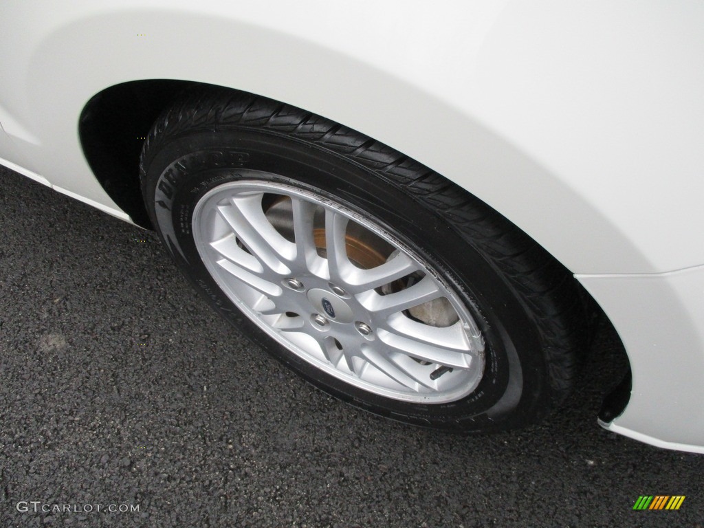 2009 Focus SE Sedan - White Suede / Medium Stone photo #13
