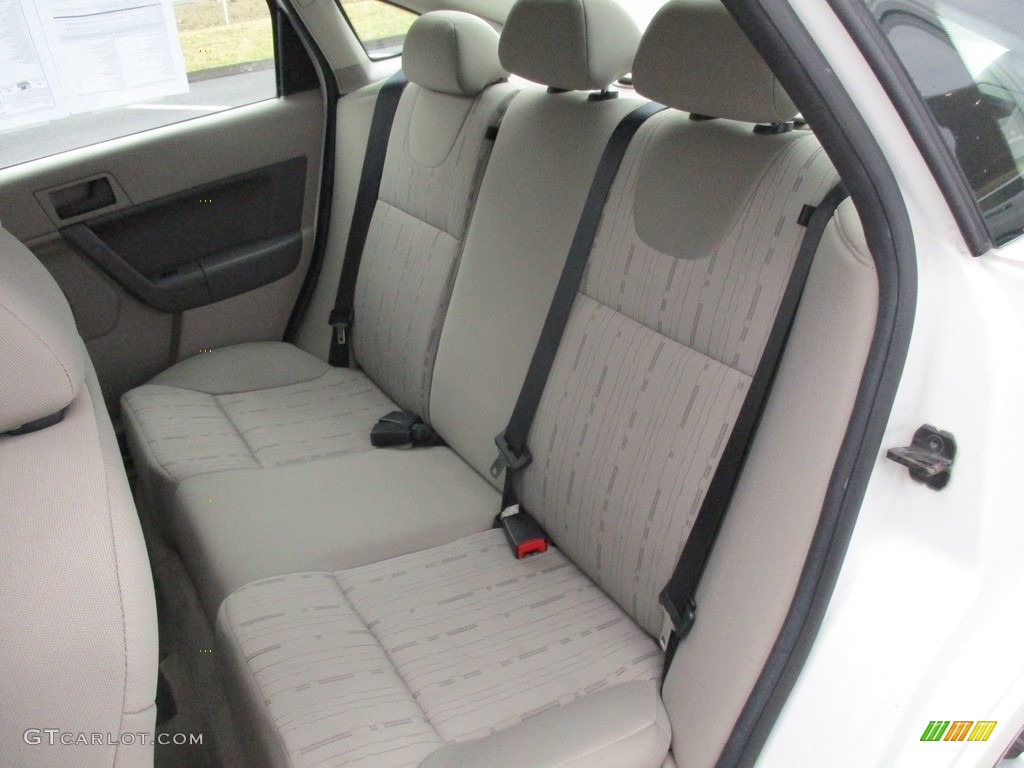 2009 Focus SE Sedan - White Suede / Medium Stone photo #20