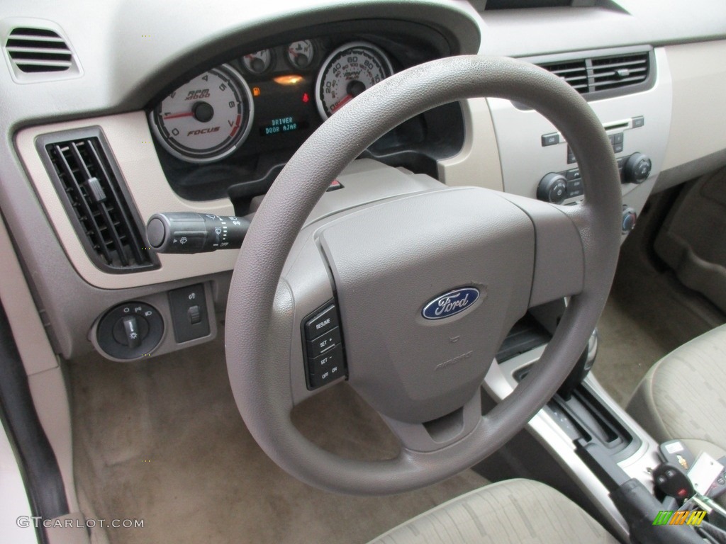 2009 Focus SE Sedan - White Suede / Medium Stone photo #23
