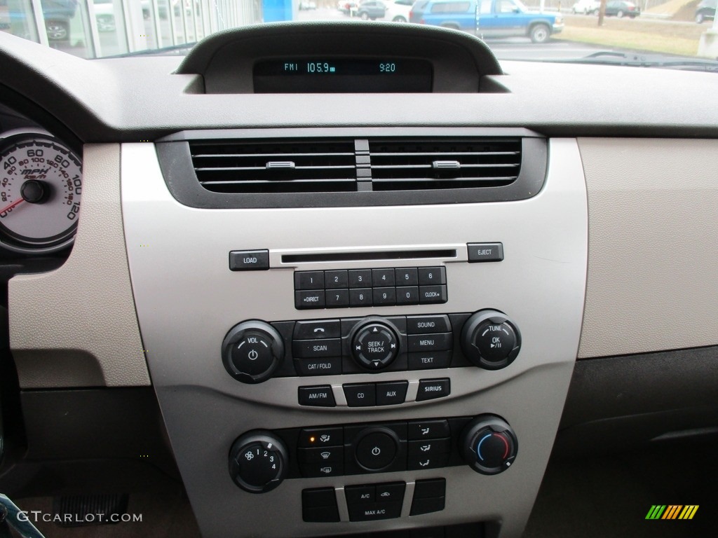 2009 Focus SE Sedan - White Suede / Medium Stone photo #24
