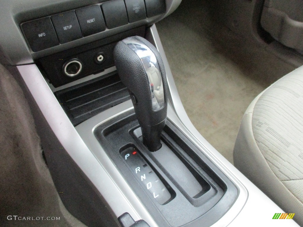 2009 Focus SE Sedan - White Suede / Medium Stone photo #25