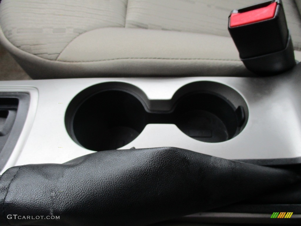 2009 Focus SE Sedan - White Suede / Medium Stone photo #26