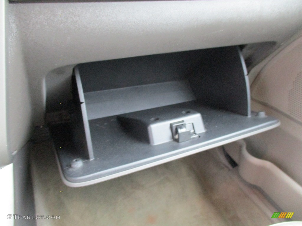 2009 Focus SE Sedan - White Suede / Medium Stone photo #29