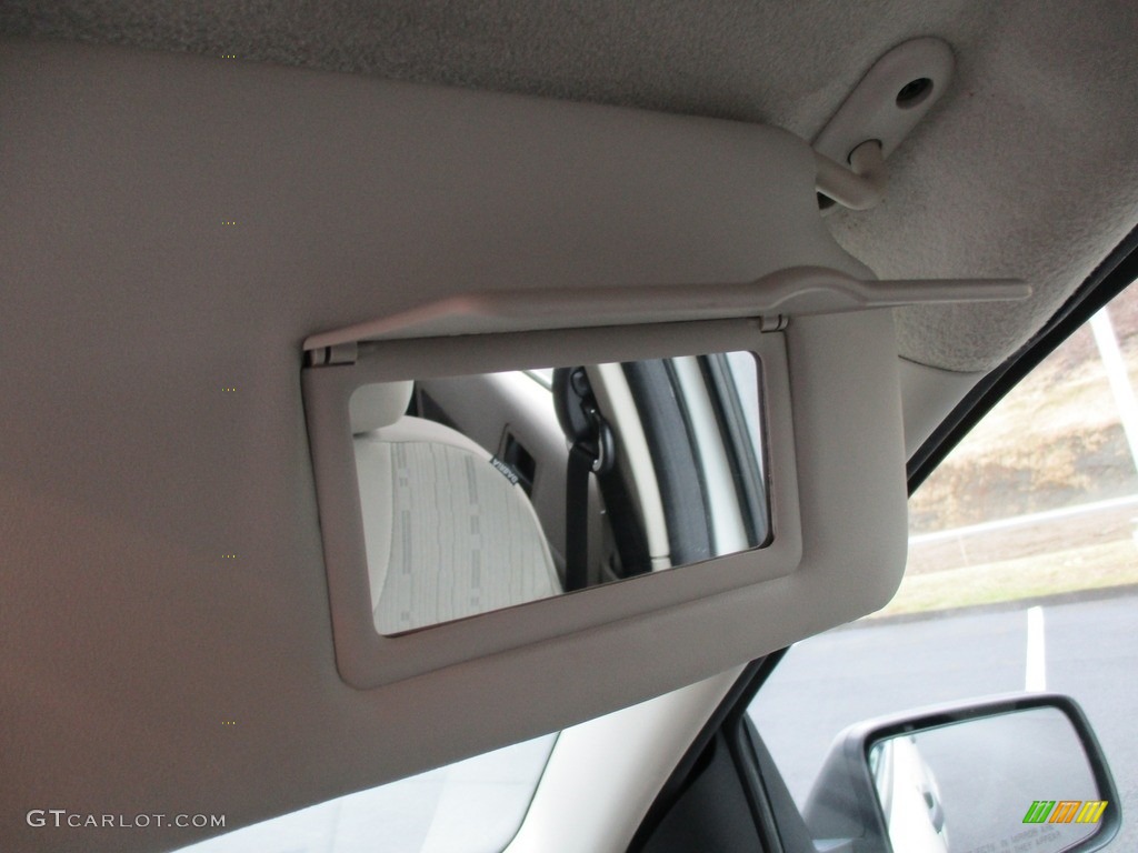 2009 Focus SE Sedan - White Suede / Medium Stone photo #30