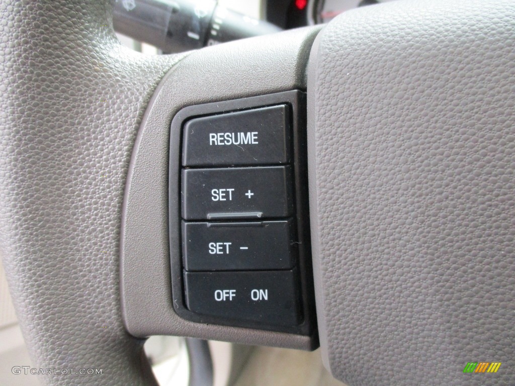 2009 Focus SE Sedan - White Suede / Medium Stone photo #31