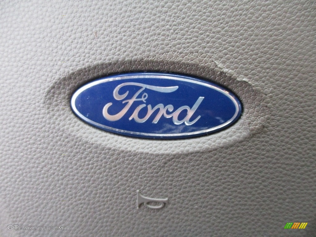 2009 Focus SE Sedan - White Suede / Medium Stone photo #34