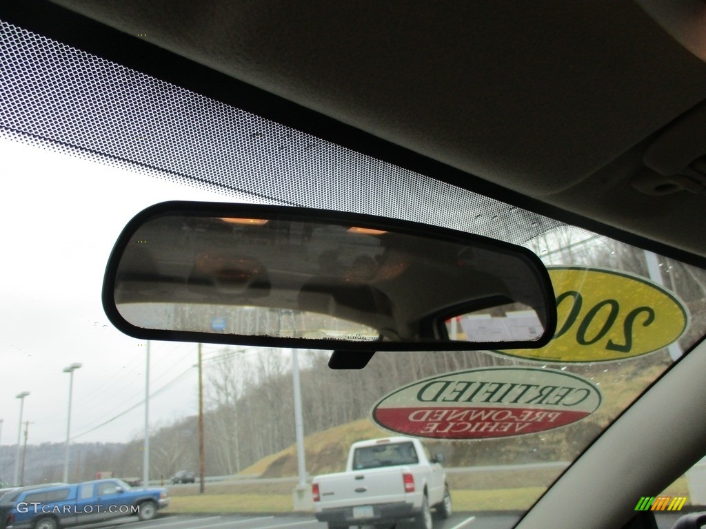 2009 Focus SE Sedan - White Suede / Medium Stone photo #38