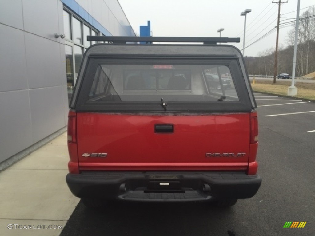 2003 S10 LS Extended Cab 4x4 - Victory Red / Graphite photo #6