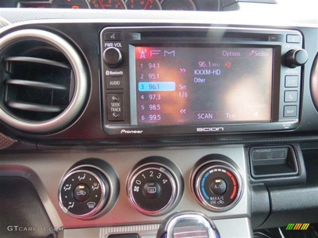 2013 xB  - Classic Silver Metallic / Dark Gray photo #17