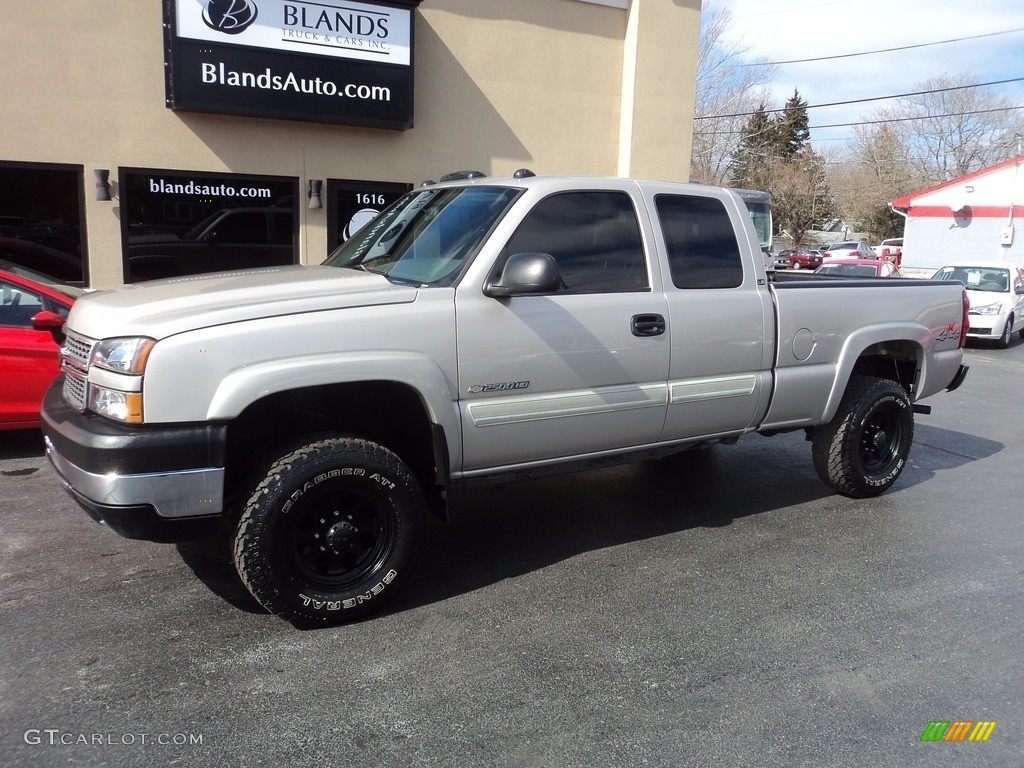 2005 Silverado 2500HD LS Extended Cab 4x4 - Silver Birch Metallic / Medium Gray photo #1