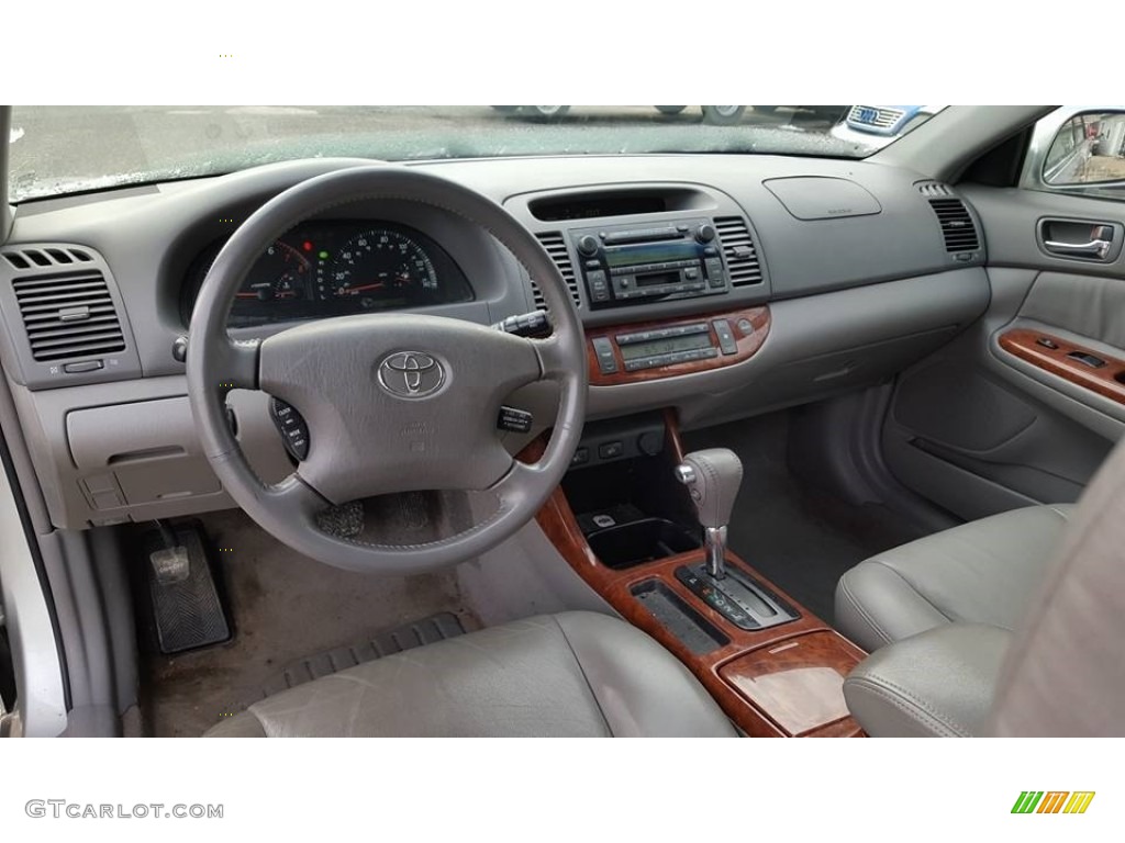 2003 Camry XLE - Lunar Mist Metallic / Stone photo #10