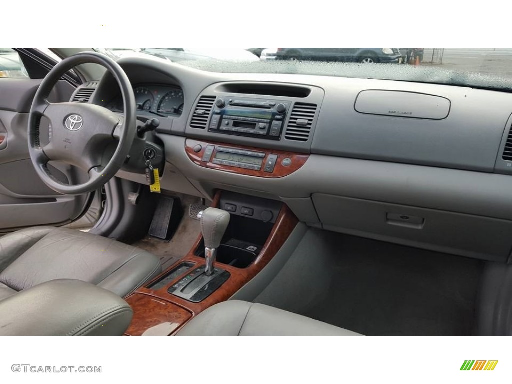 2003 Camry XLE - Lunar Mist Metallic / Stone photo #12