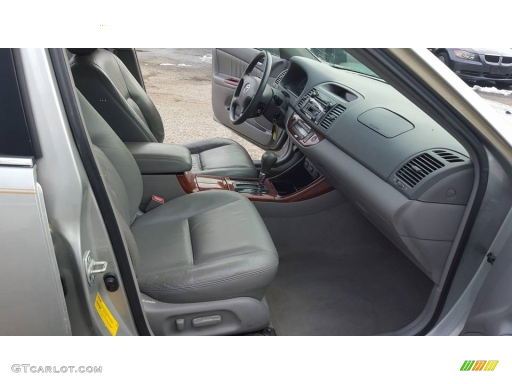 2003 Camry XLE - Lunar Mist Metallic / Stone photo #19