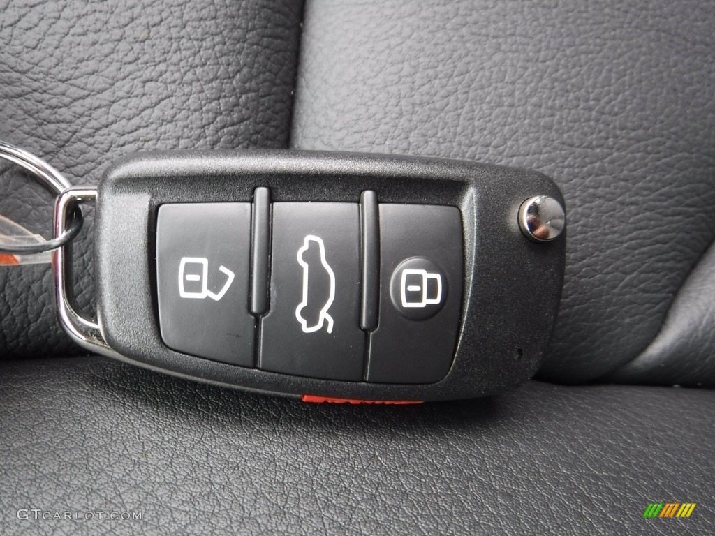 2016 Audi Q3 2.0 TSFI Prestige quattro Keys Photos