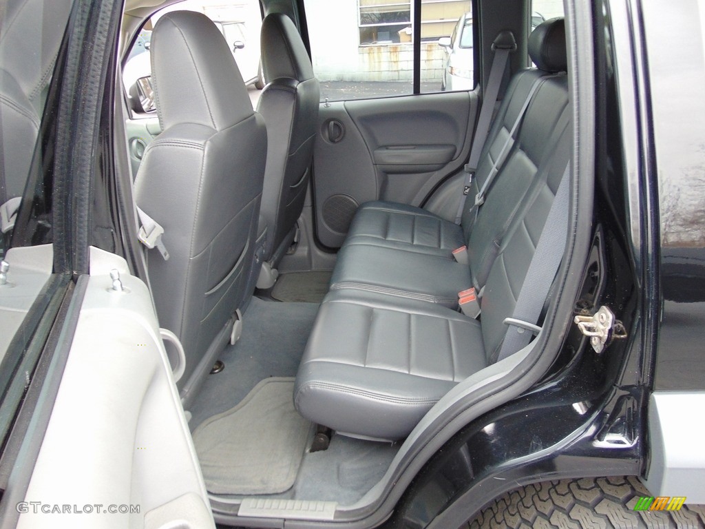 2005 Liberty Sport 4x4 - Black Clearcoat / Medium Slate Gray photo #21