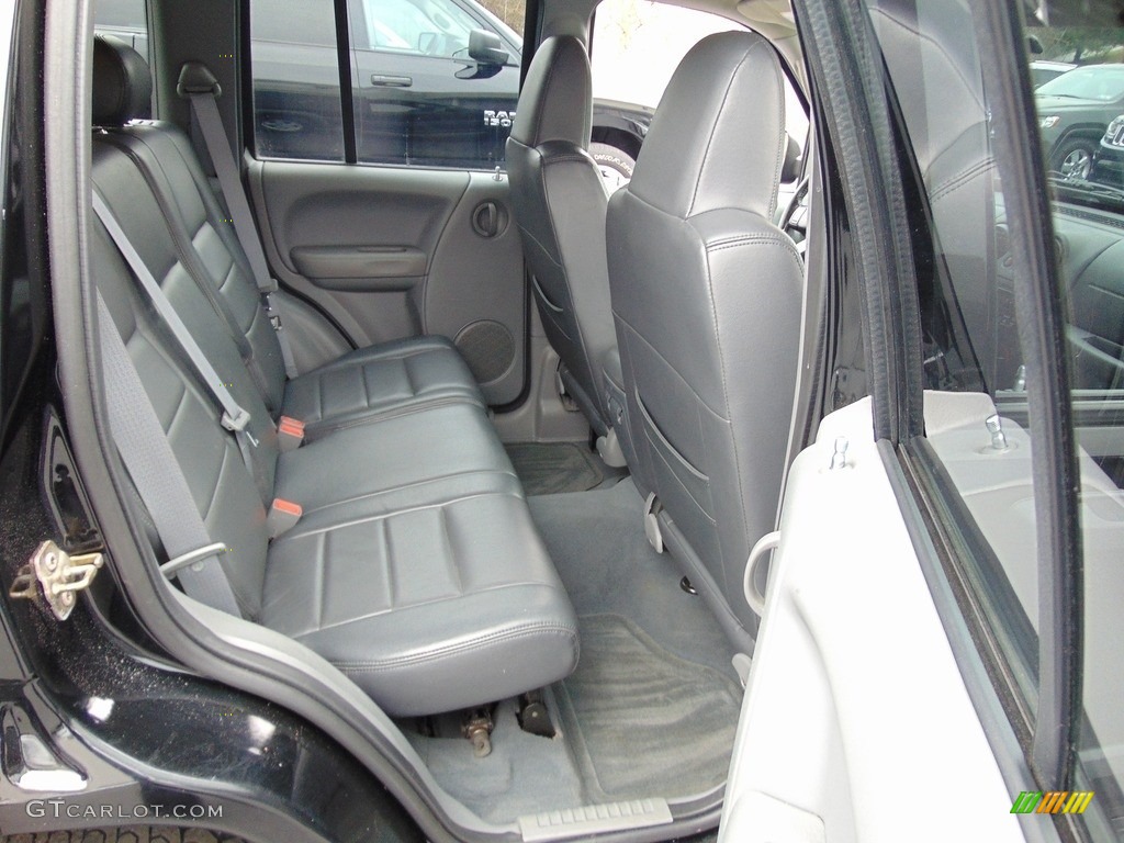 2005 Liberty Sport 4x4 - Black Clearcoat / Medium Slate Gray photo #22