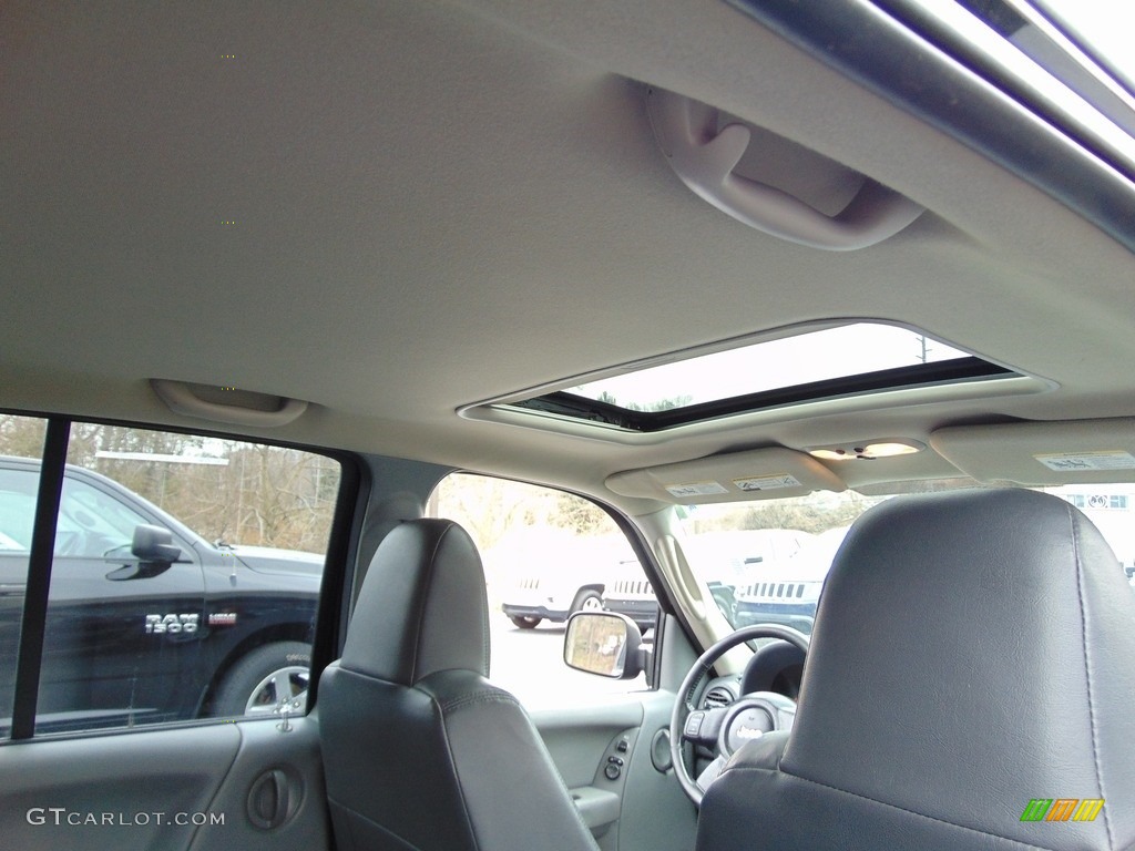 2005 Liberty Sport 4x4 - Black Clearcoat / Medium Slate Gray photo #24
