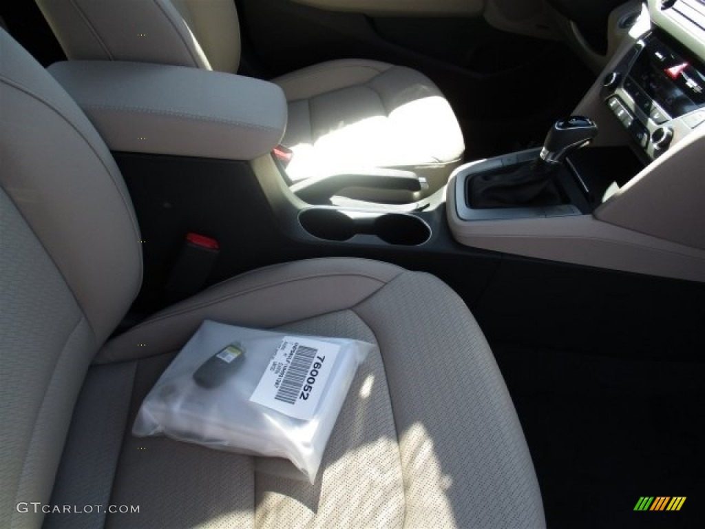 2017 Elantra Limited - White / Beige photo #12