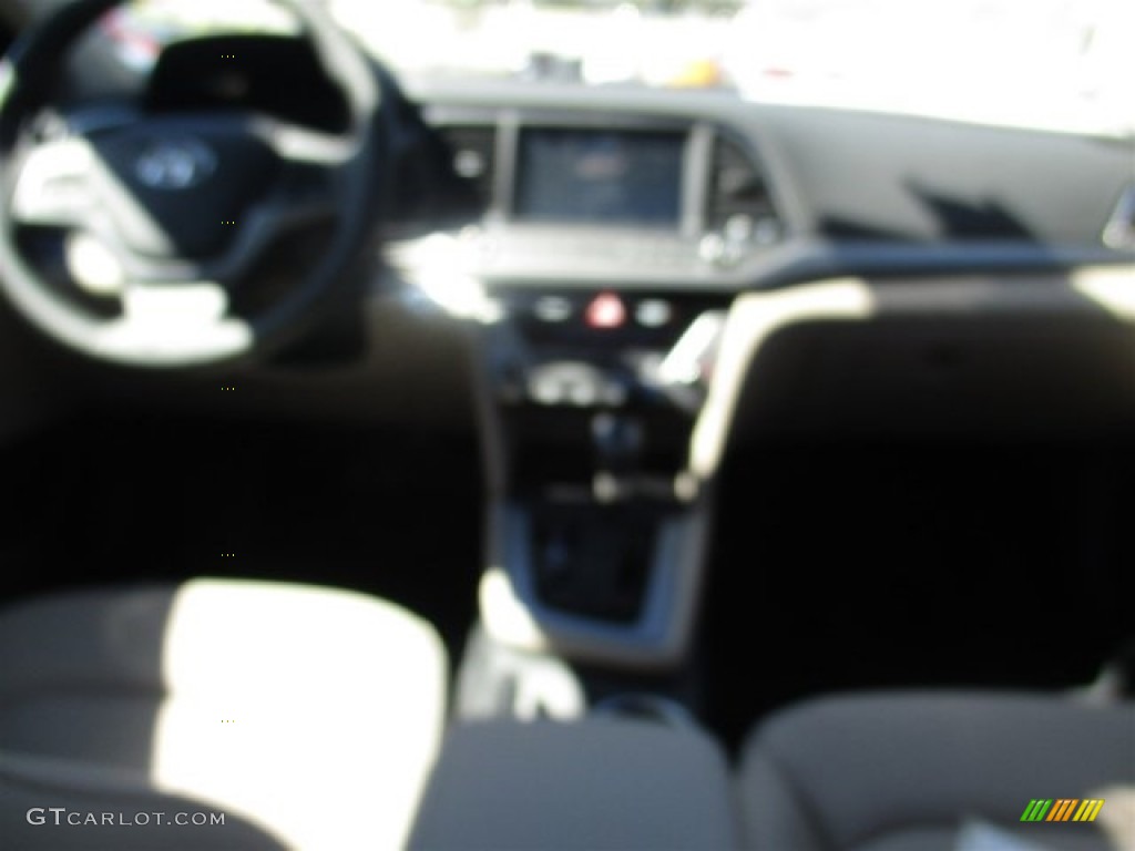 2017 Elantra Limited - White / Beige photo #15