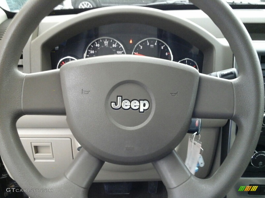 2008 Liberty Sport 4x4 - Jeep Green Metallic / Pastel Pebble Beige photo #12