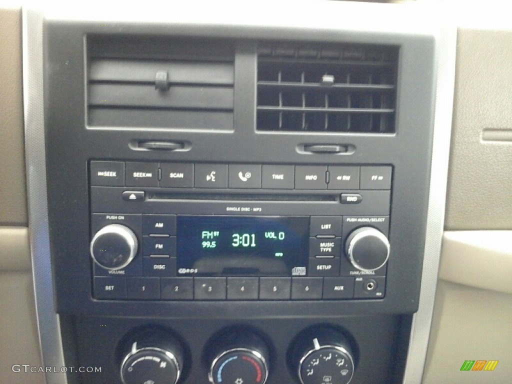2008 Liberty Sport 4x4 - Jeep Green Metallic / Pastel Pebble Beige photo #14