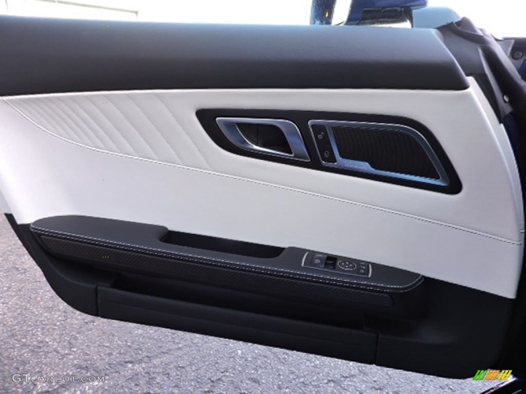 2016 Mercedes-Benz AMG GT S Coupe Porcelain/Black Door Panel Photo #111333771